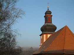 Ev. Kirche Wenkheim mit Raureif